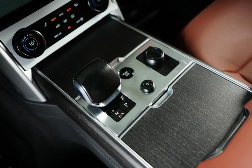 Range Rover SV Image