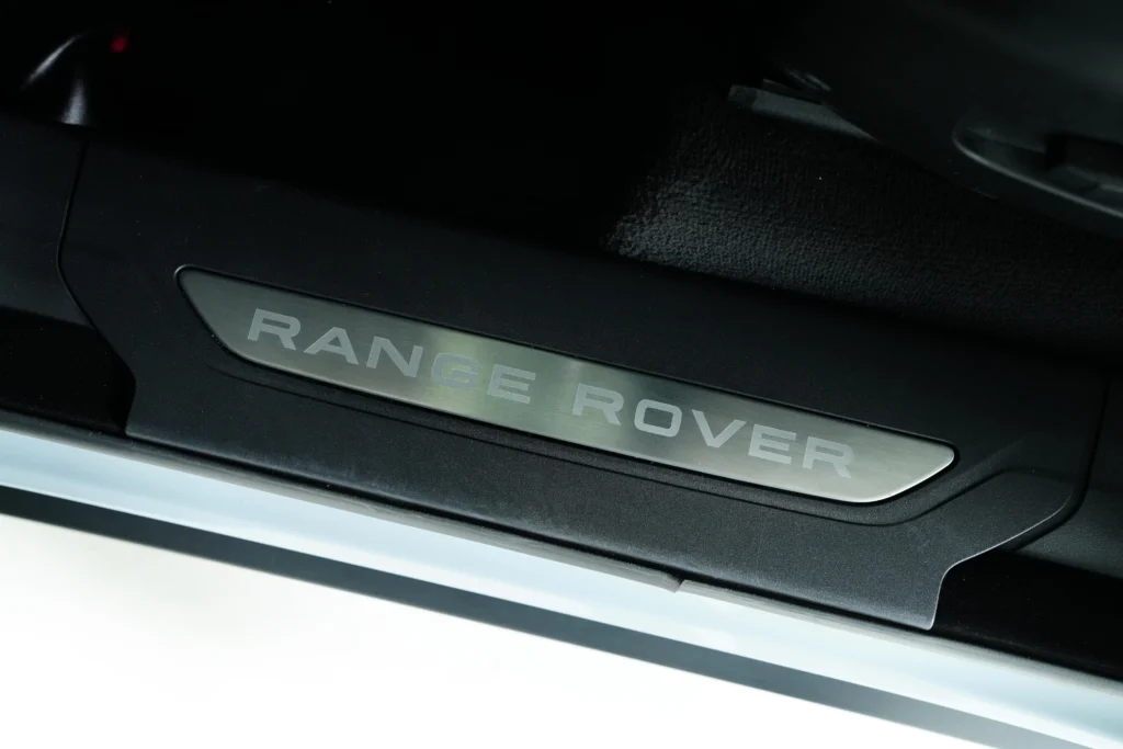 Range Rover Velar P250 SE R Dynamic Image