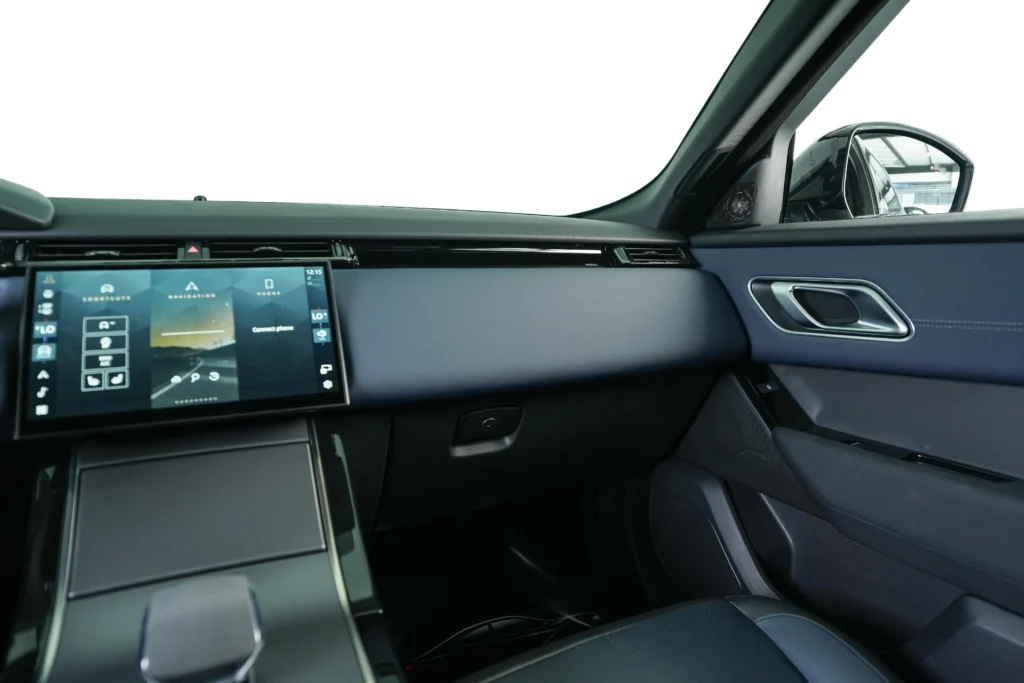 Range Rover Velar P250 SE R Dynamic Image