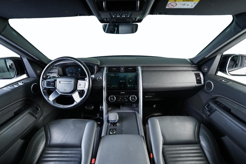 Land Rover Discovery SE R-Dynamic Image