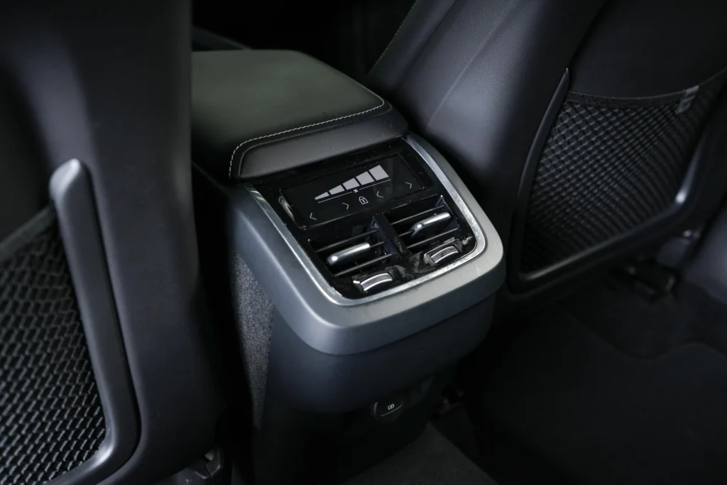 Volvo XC60 B5 Ultimate Dark Image