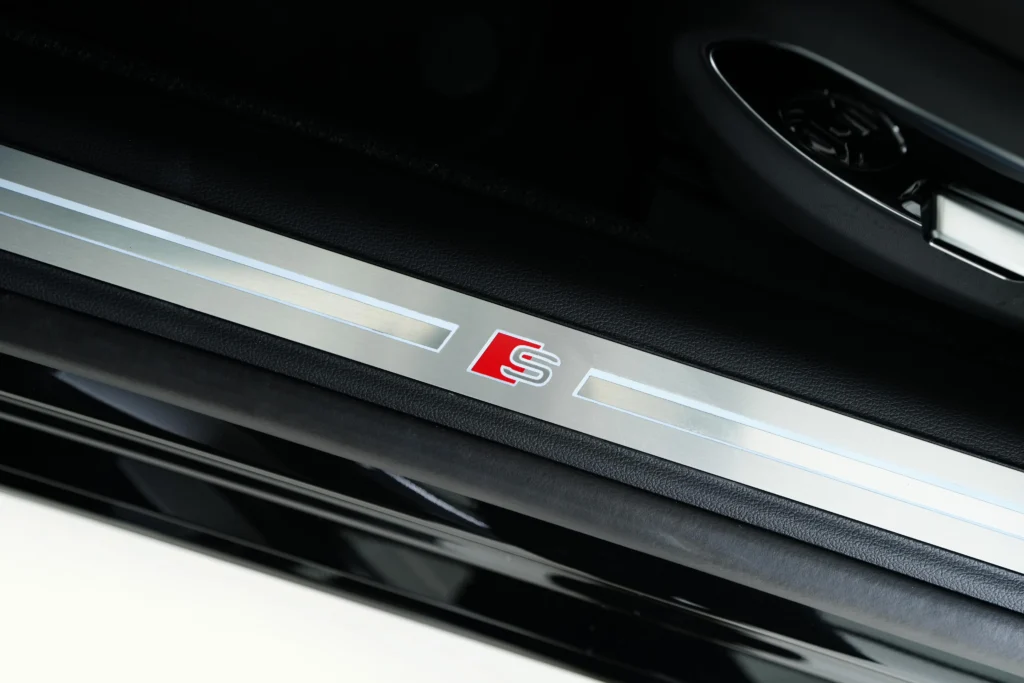Audi S8 Image
