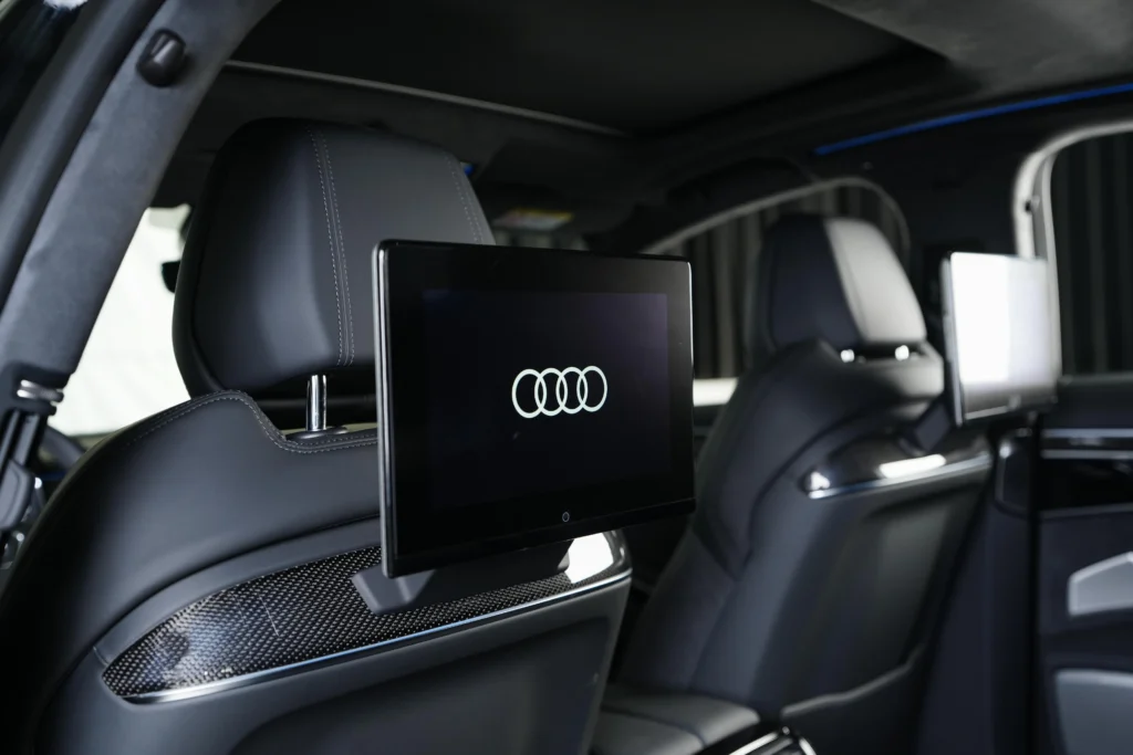 Audi S8 Image