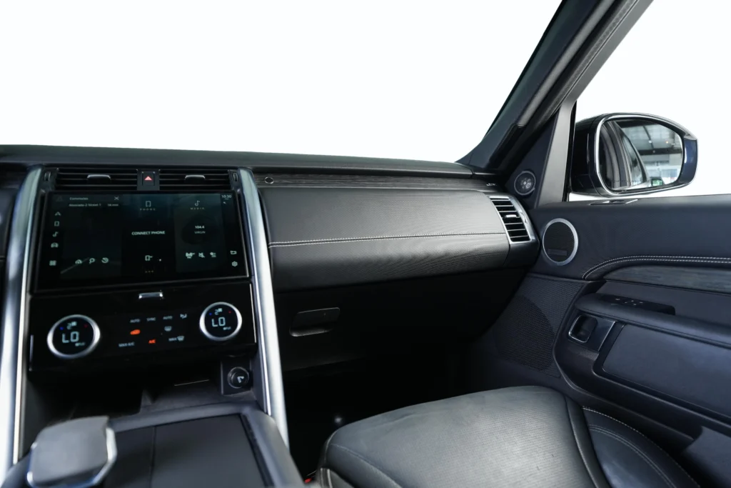Land Rover Discovery SE R-Dynamic Image