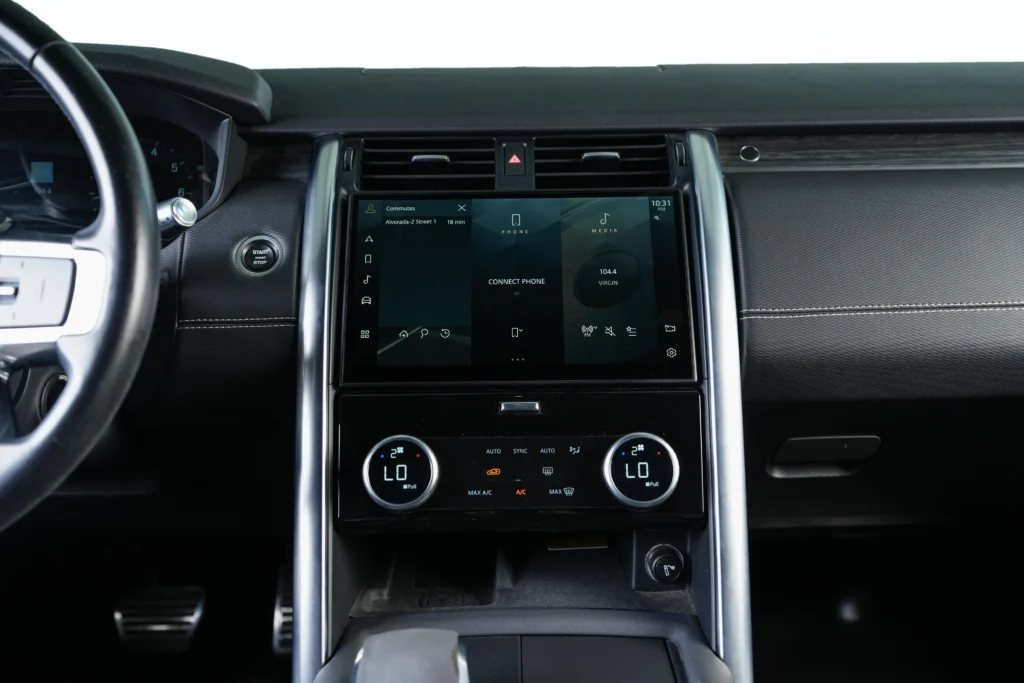 Land Rover Discovery SE R-Dynamic Image