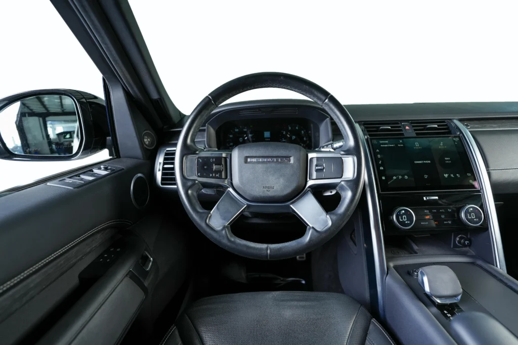 Land Rover Discovery SE R-Dynamic Image