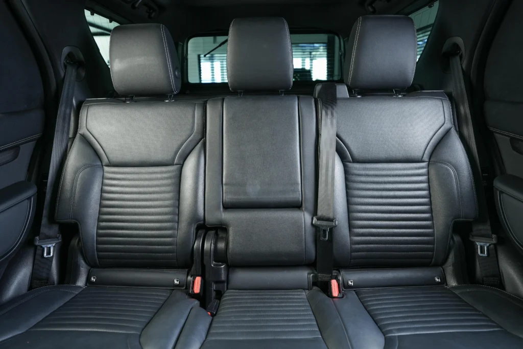 Land Rover Discovery SE R-Dynamic Image